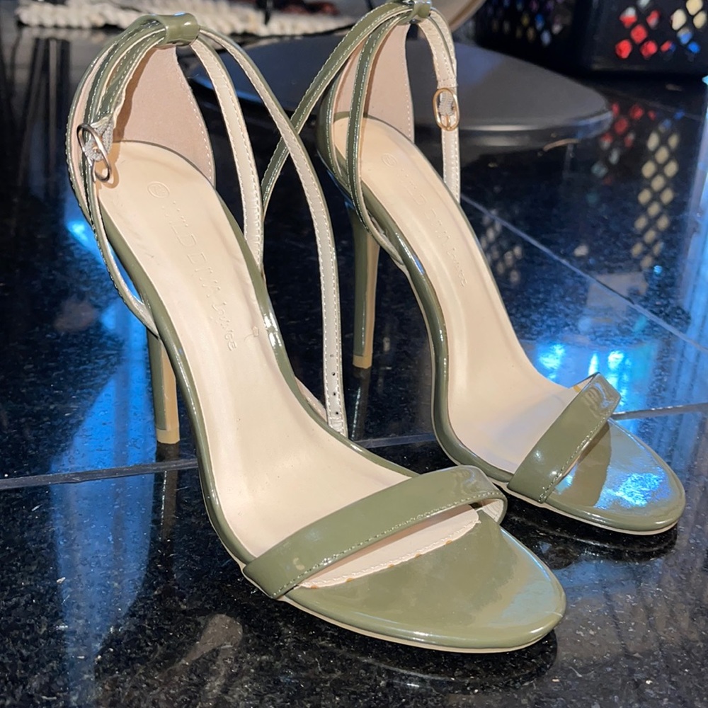 Green fashion nova heels never worn